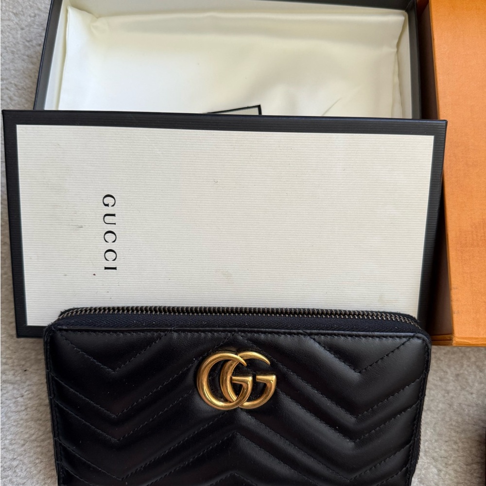 💯% Authentic Gucci Black Leather Bag, great condition like new!